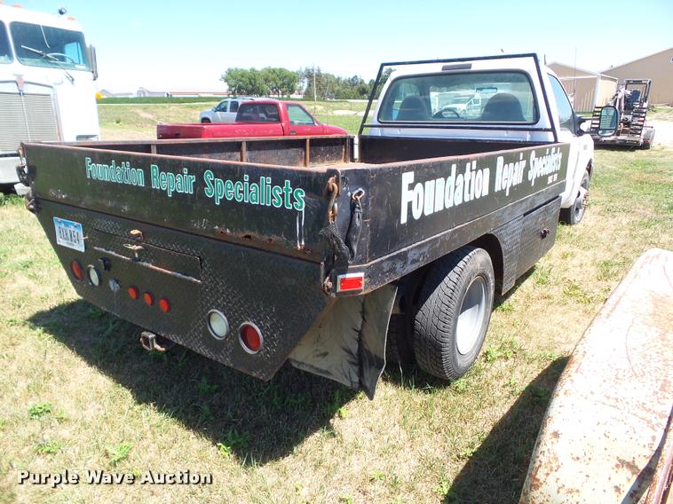 image for item DH9377 2001 Ford F350 Super Duty flatbed pickup truck