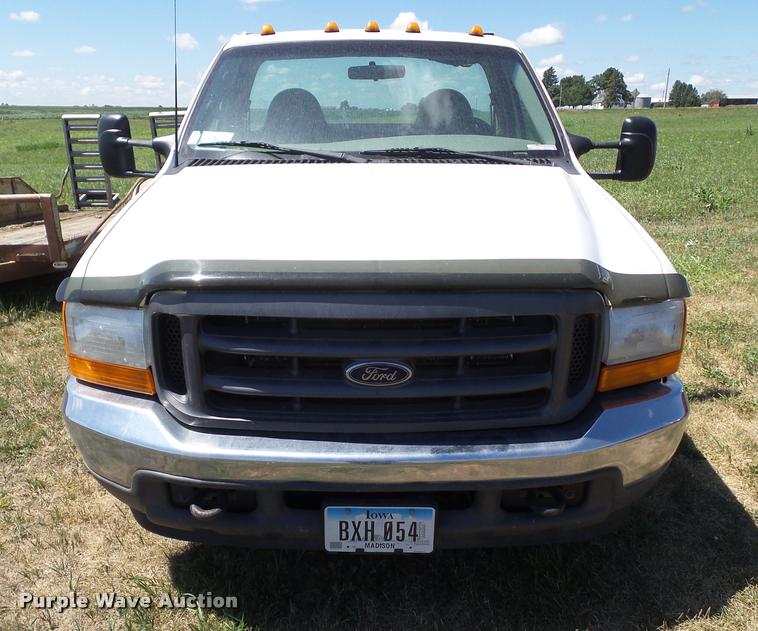 image for item DH9377 2001 Ford F350 Super Duty flatbed pickup truck