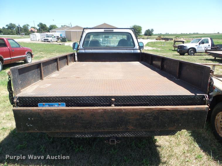 image for item DH9377 2001 Ford F350 Super Duty flatbed pickup truck