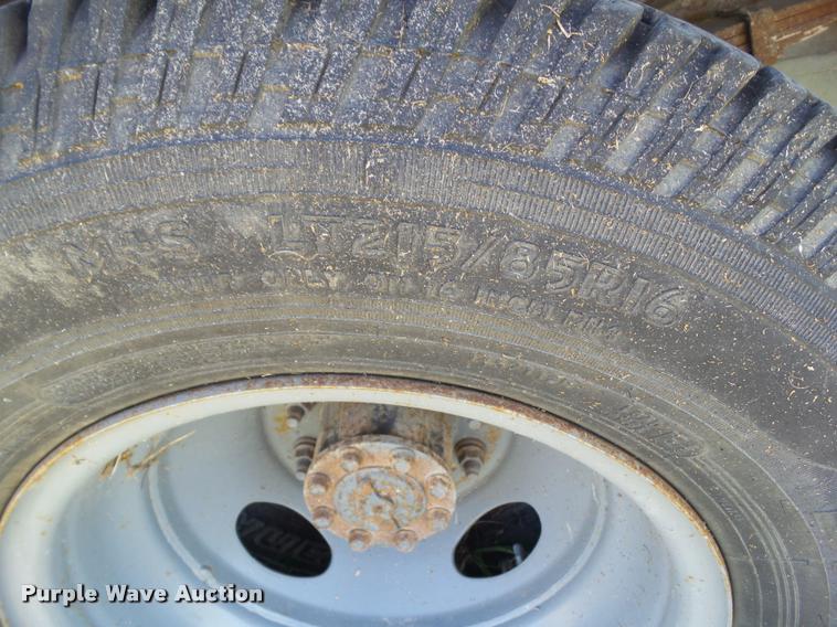 image for item DH9377 2001 Ford F350 Super Duty flatbed pickup truck