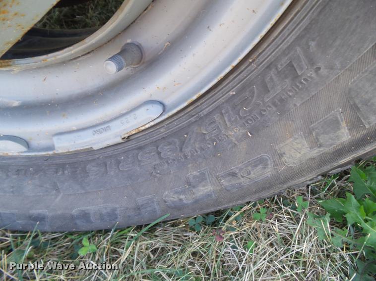 image for item DH9377 2001 Ford F350 Super Duty flatbed pickup truck