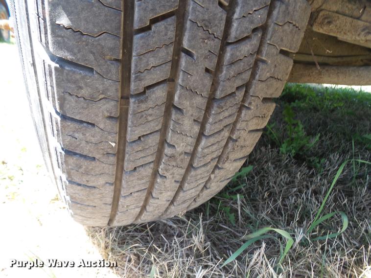 image for item DH9377 2001 Ford F350 Super Duty flatbed pickup truck