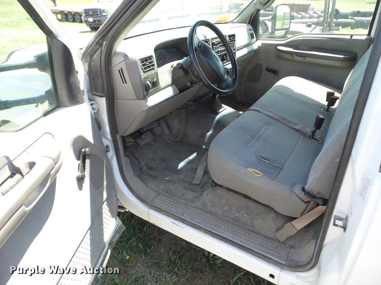 image for item DH9377 2001 Ford F350 Super Duty flatbed pickup truck