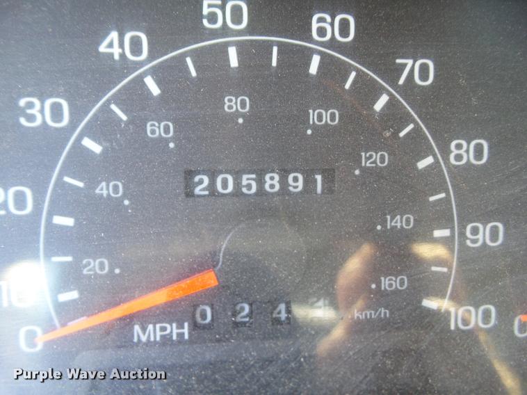 image for item DH9377 2001 Ford F350 Super Duty flatbed pickup truck