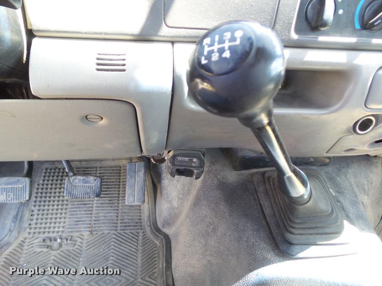 image for item DH9377 2001 Ford F350 Super Duty flatbed pickup truck