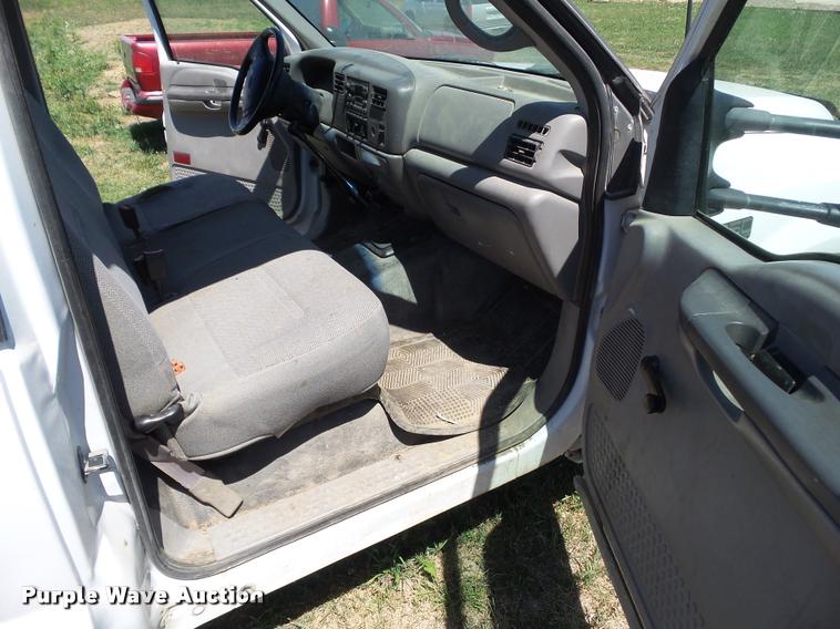 image for item DH9377 2001 Ford F350 Super Duty flatbed pickup truck