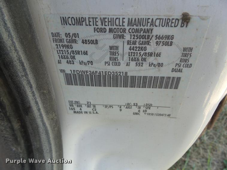 image for item DH9377 2001 Ford F350 Super Duty flatbed pickup truck