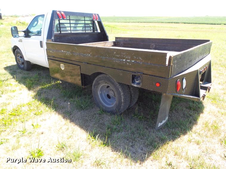 image for item DH9378 2004 Ford F350 Super Duty flatbed pickup truck