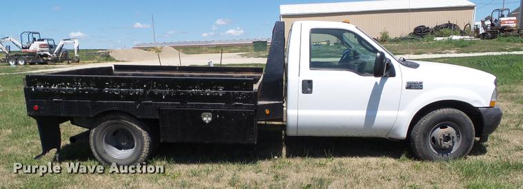 image for item DH9378 2004 Ford F350 Super Duty flatbed pickup truck