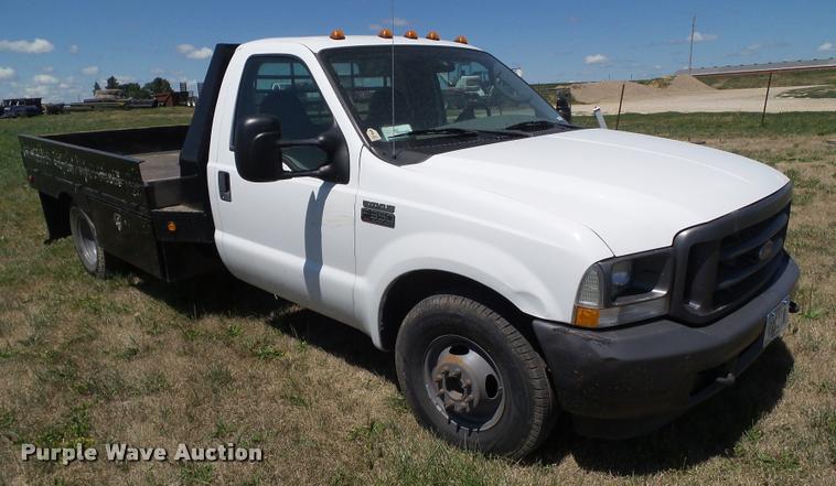 image for item DH9378 2004 Ford F350 Super Duty flatbed pickup truck