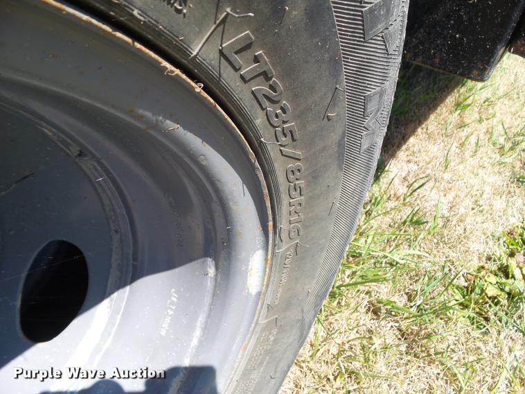 image for item DH9378 2004 Ford F350 Super Duty flatbed pickup truck