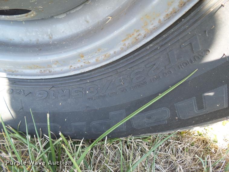 image for item DH9378 2004 Ford F350 Super Duty flatbed pickup truck