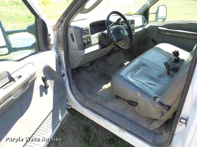 image for item DH9378 2004 Ford F350 Super Duty flatbed pickup truck