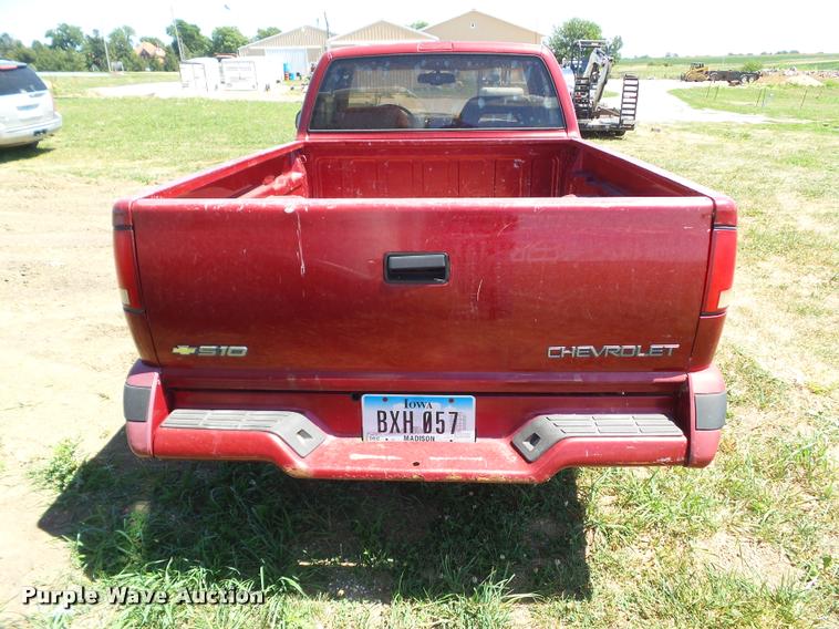 image for item DH9379 1996 Chevrolet S10 pickup truck