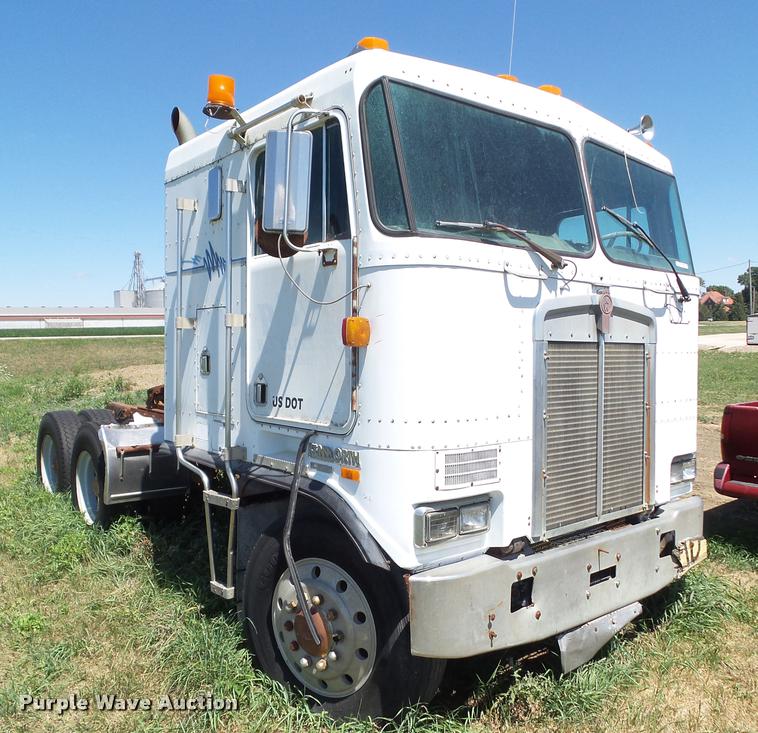 image for item DH9380 1986 Kenworth K100E semi truck