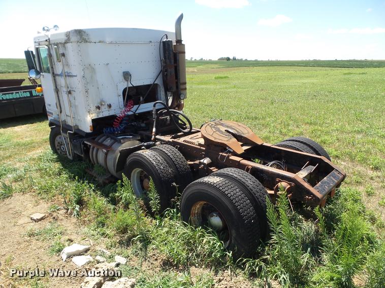 image for item DH9380 1986 Kenworth K100E semi truck