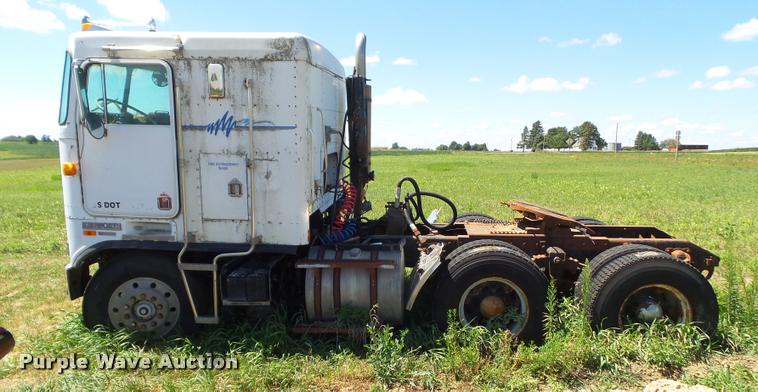 image for item DH9380 1986 Kenworth K100E semi truck