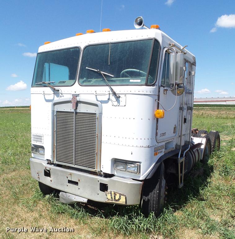 image for item DH9380 1986 Kenworth K100E semi truck