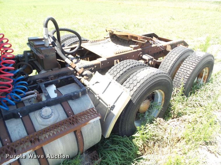 image for item DH9380 1986 Kenworth K100E semi truck