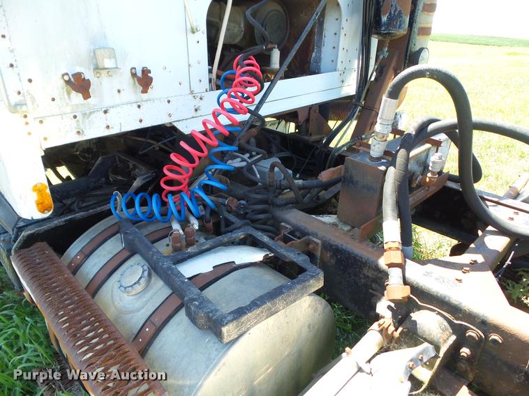 image for item DH9380 1986 Kenworth K100E semi truck