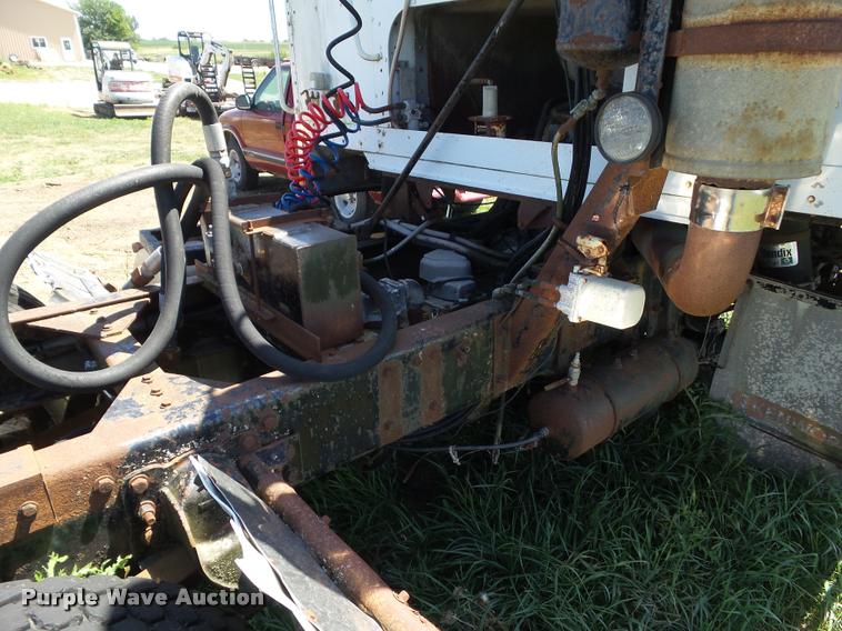 image for item DH9380 1986 Kenworth K100E semi truck