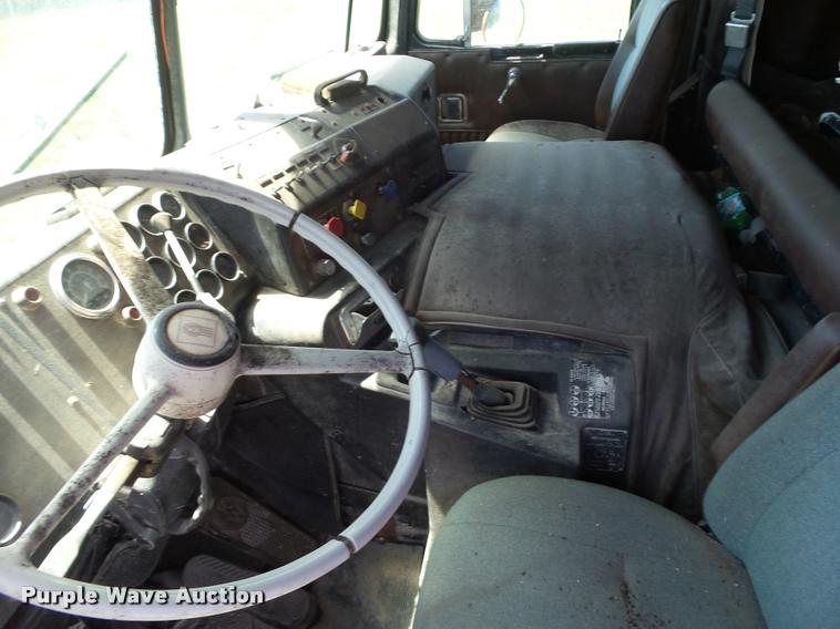 image for item DH9380 1986 Kenworth K100E semi truck