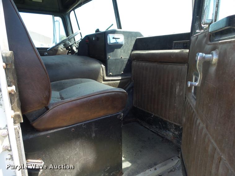 image for item DH9380 1986 Kenworth K100E semi truck