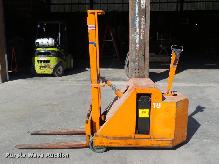 image for item DH9426 Blue Giant LT64W20 forklift