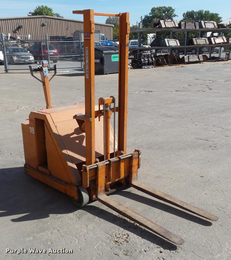 image for item DH9426 Blue Giant LT64W20 forklift