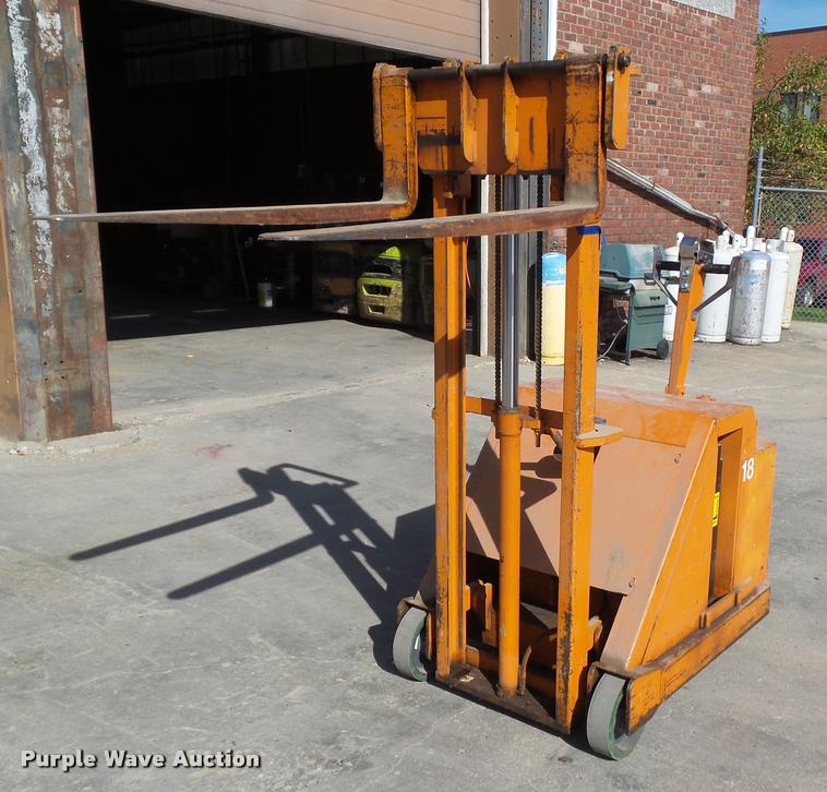 Blue Giant LT64W20 forklift in Des Moines, IA Item DH9426 sold