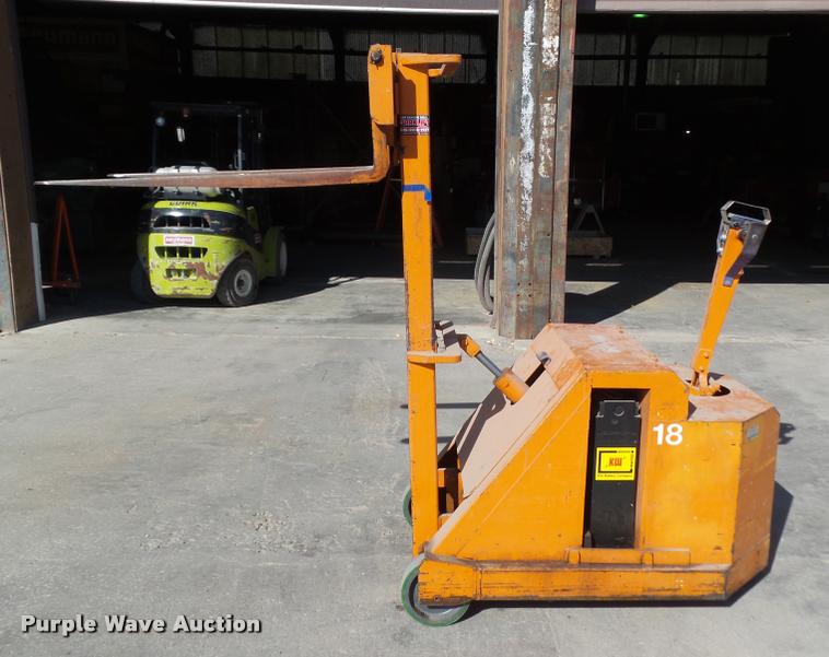 image for item DH9426 Blue Giant LT64W20 forklift