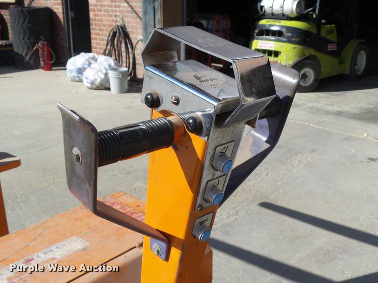 image for item DH9426 Blue Giant LT64W20 forklift