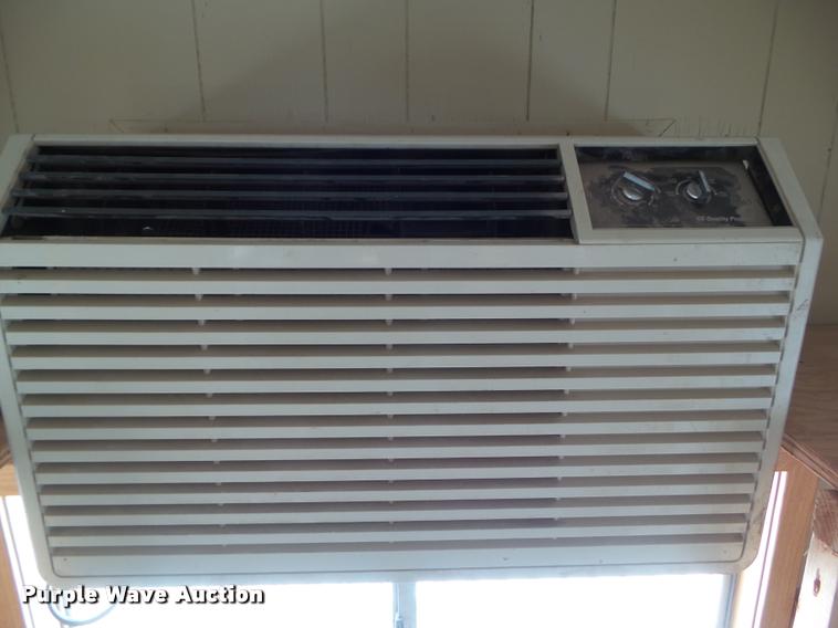 image for item DH9433 1991 MFEI MF1036 job site office trailer