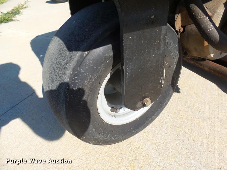 image for item DH9708 2006 Jacobsen Greens King lawn mower