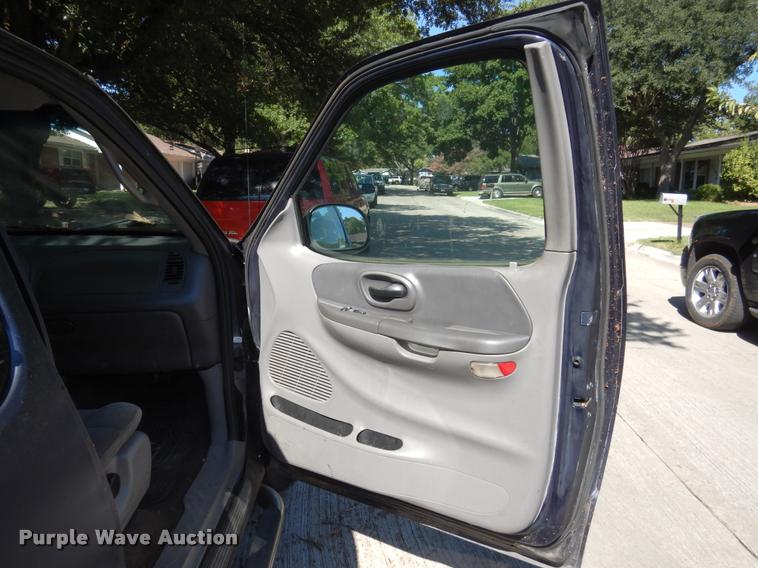 image for item DK9918 2002 Ford F150 XLT SuperCab pickup truck