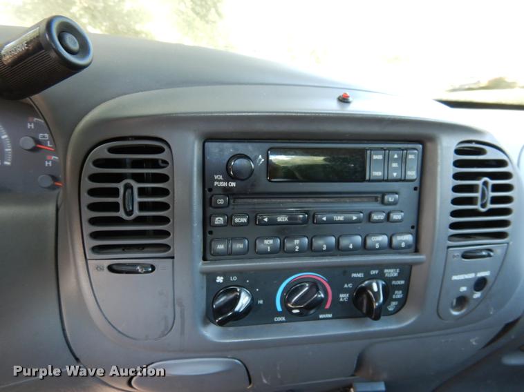 image for item DK9918 2002 Ford F150 XLT SuperCab pickup truck