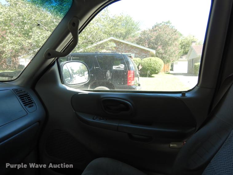 image for item DK9918 2002 Ford F150 XLT SuperCab pickup truck