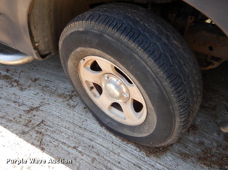 image for item DK9918 2002 Ford F150 XLT SuperCab pickup truck