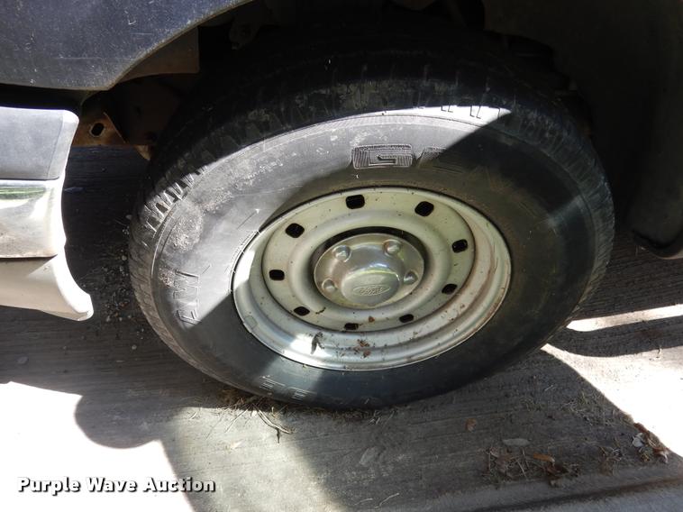 image for item DK9918 2002 Ford F150 XLT SuperCab pickup truck