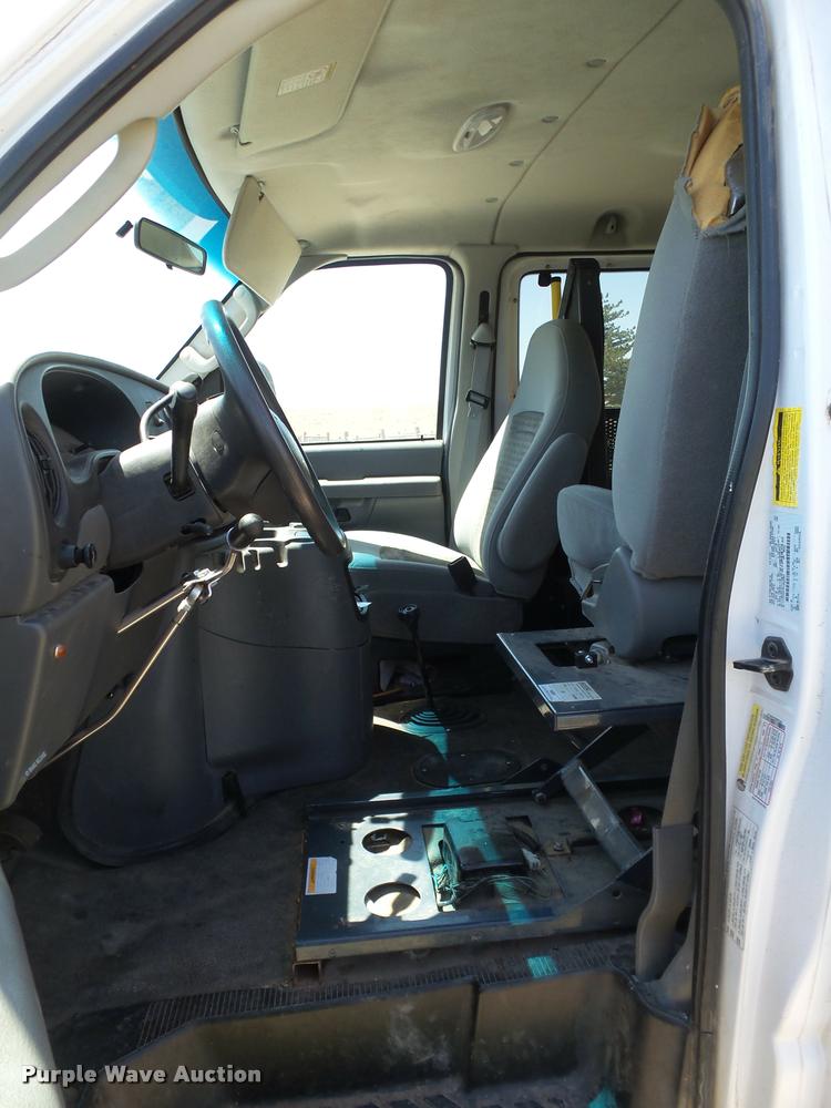 image for item DL9120 2005 Ford E350 Super Duty Extended van