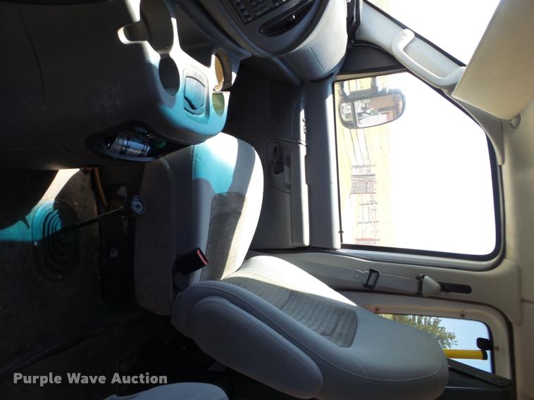 image for item DL9120 2005 Ford E350 Super Duty Extended van