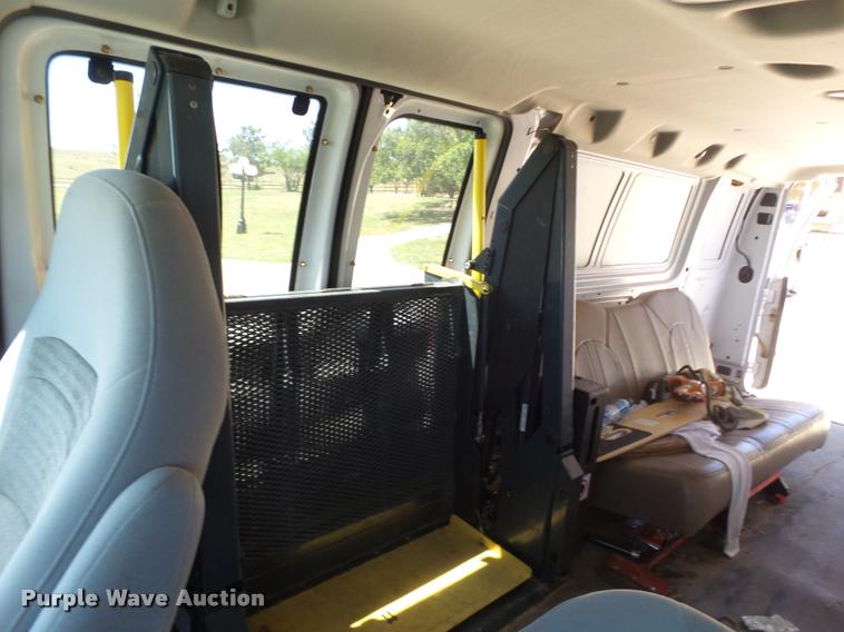 image for item DL9120 2005 Ford E350 Super Duty Extended van