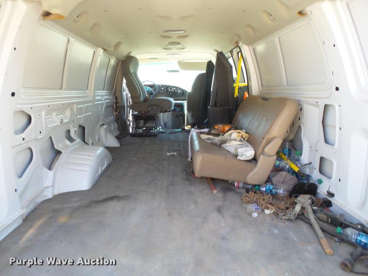 image for item DL9120 2005 Ford E350 Super Duty Extended van