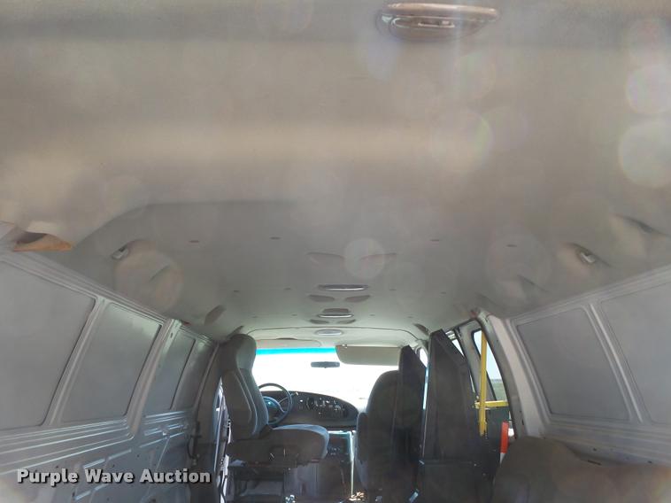 image for item DL9120 2005 Ford E350 Super Duty Extended van