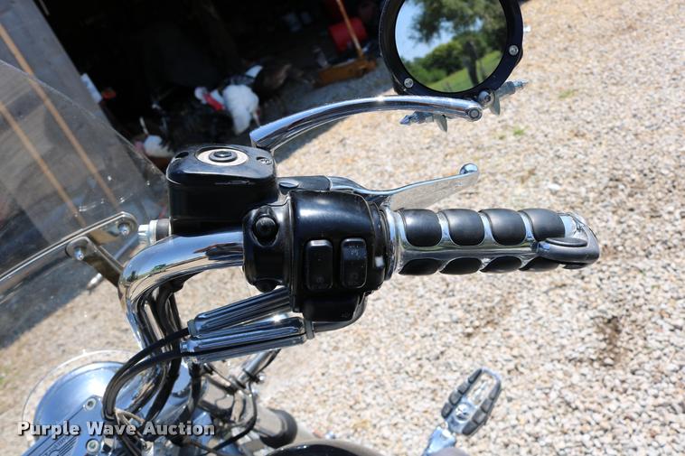 image for item DM9273 2006 Harley Davidson FXSTI motorcycle