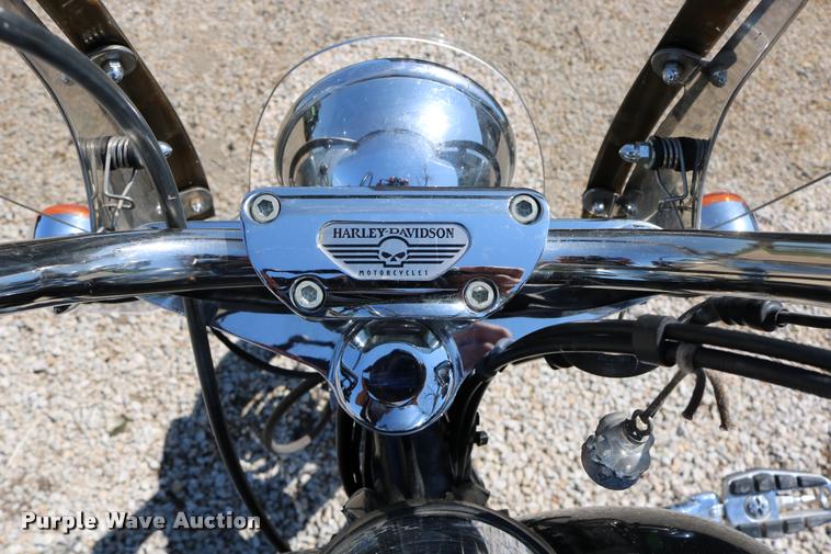 image for item DM9273 2006 Harley Davidson FXSTI motorcycle