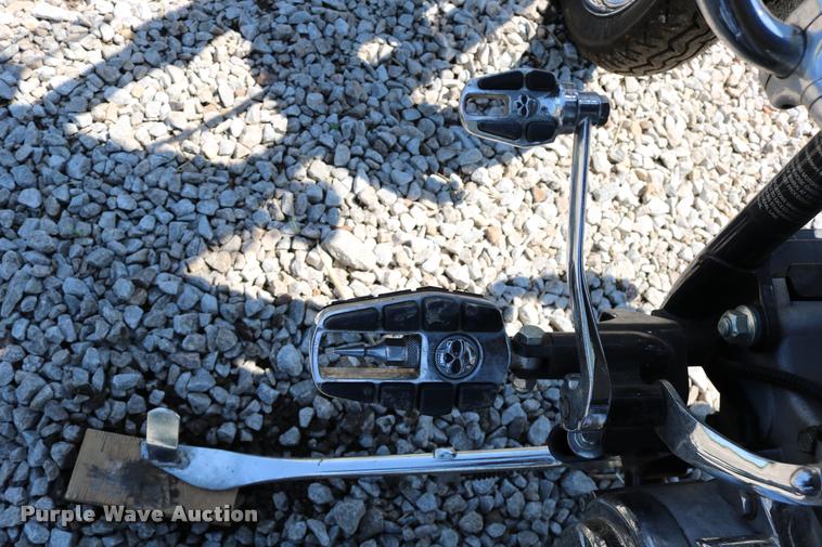 image for item DM9273 2006 Harley Davidson FXSTI motorcycle