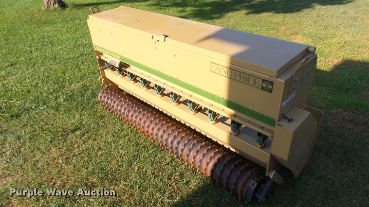 image for item DO9899 Land Pride 1572 seeder