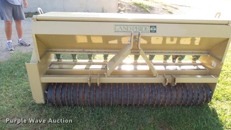 image for item DO9899 Land Pride 1572 seeder
