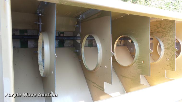 image for item DO9899 Land Pride 1572 seeder